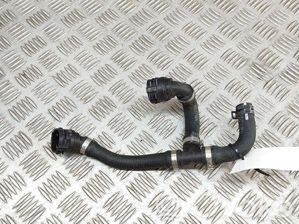 BMW X2 U10 Engine coolant pipe/hose 