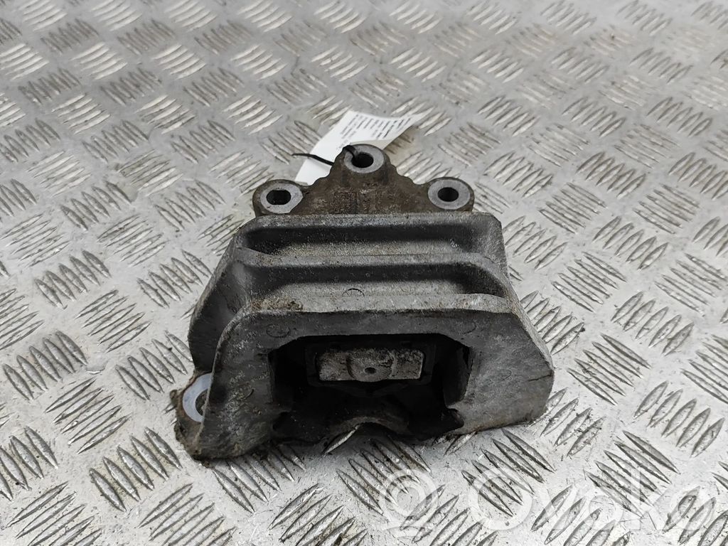 Renault Zoe Engine mount bracket 