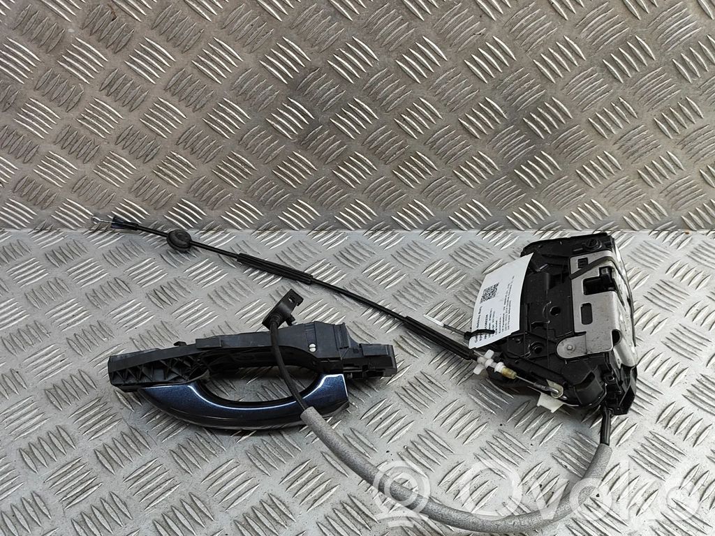 Volkswagen Amarok Zamek drzwi tylnych 