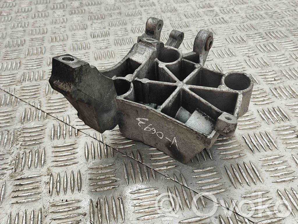 Audi A5 8T 8F Support de compresseur de clim 
