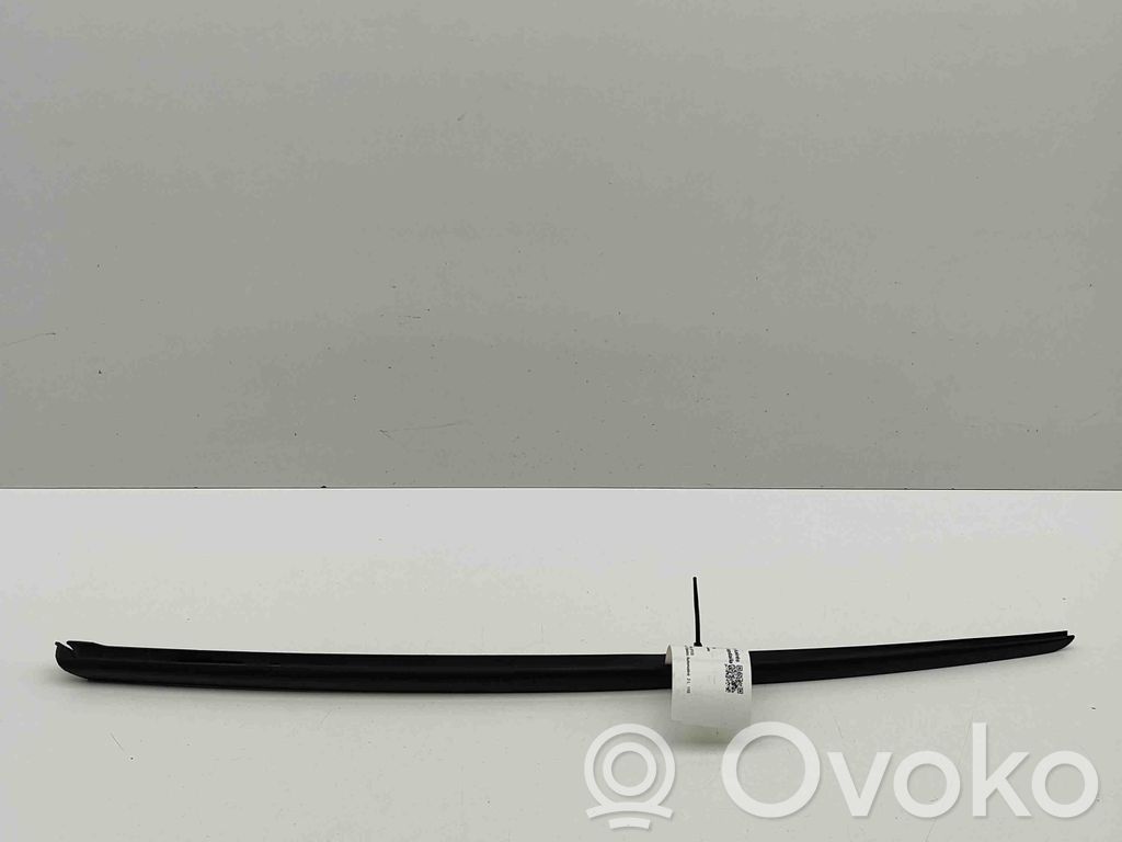 Windshield trim   8W6854327B