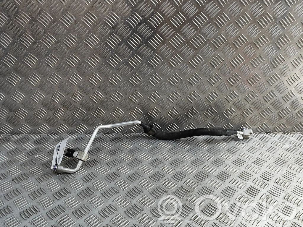 Porsche Taycan 9J1 Ilmastointilaitteen putki (A/C) 