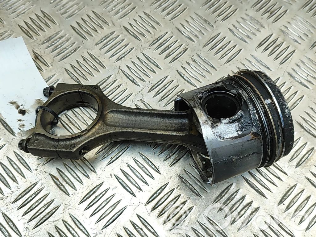 BMW 1 E81 E87 Piston 
