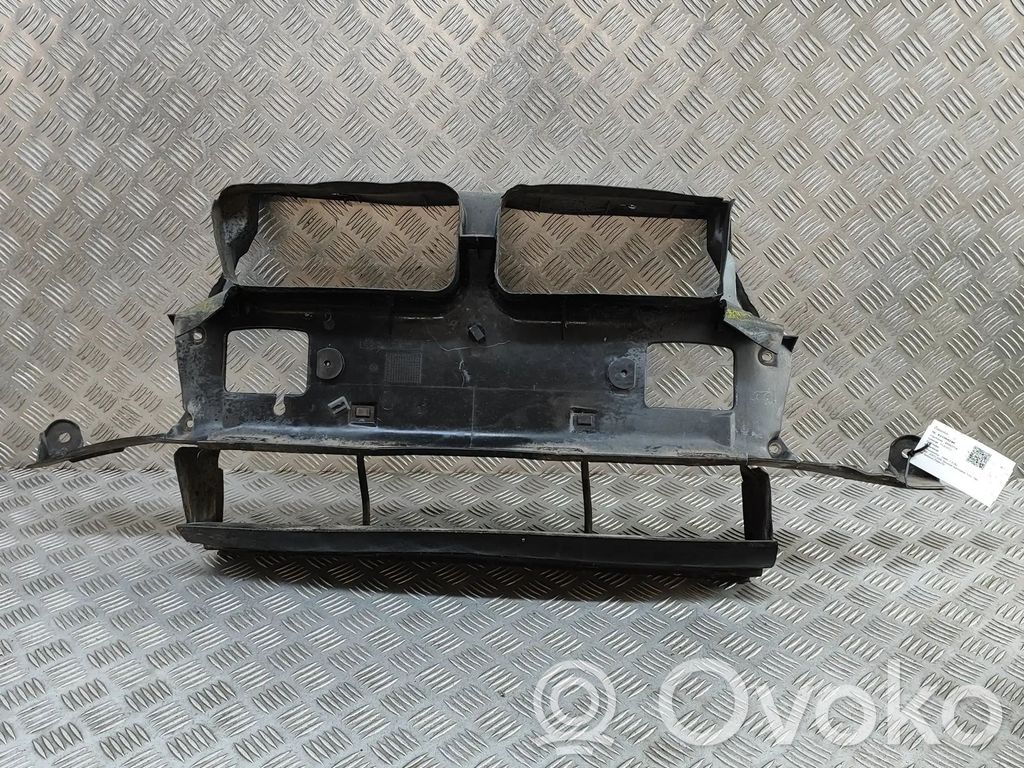 BMW 7 E38 Gaisa ieplūdes kanāla detaļas 