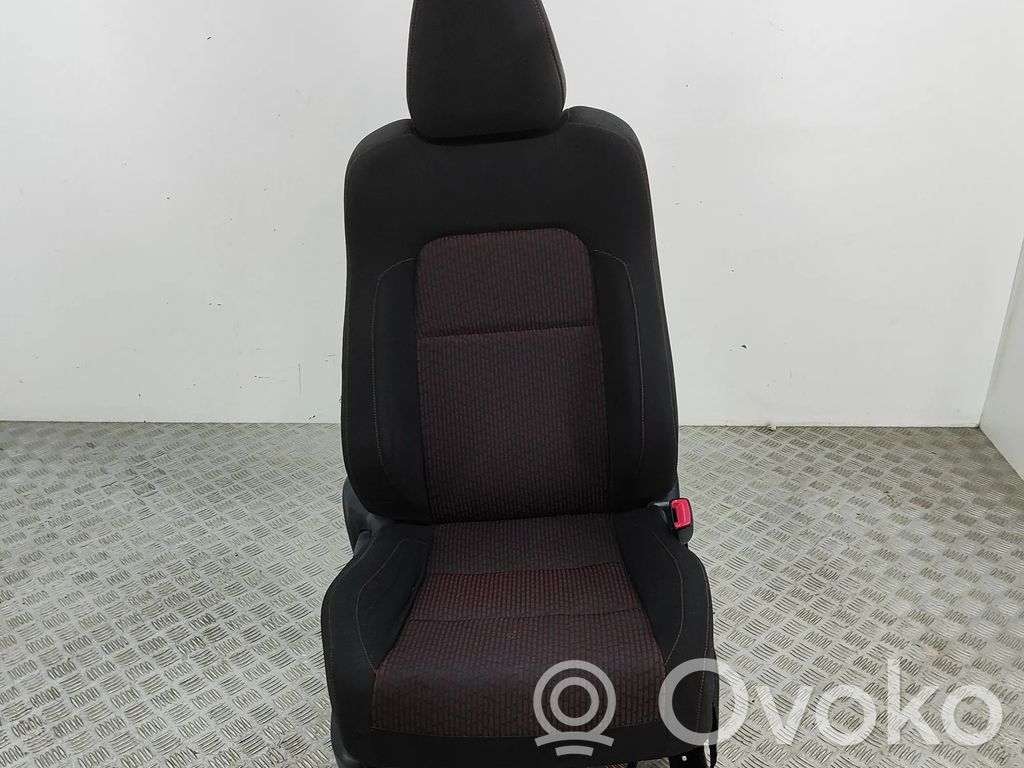 Toyota Auris E180 Etumatkustajan istuin 