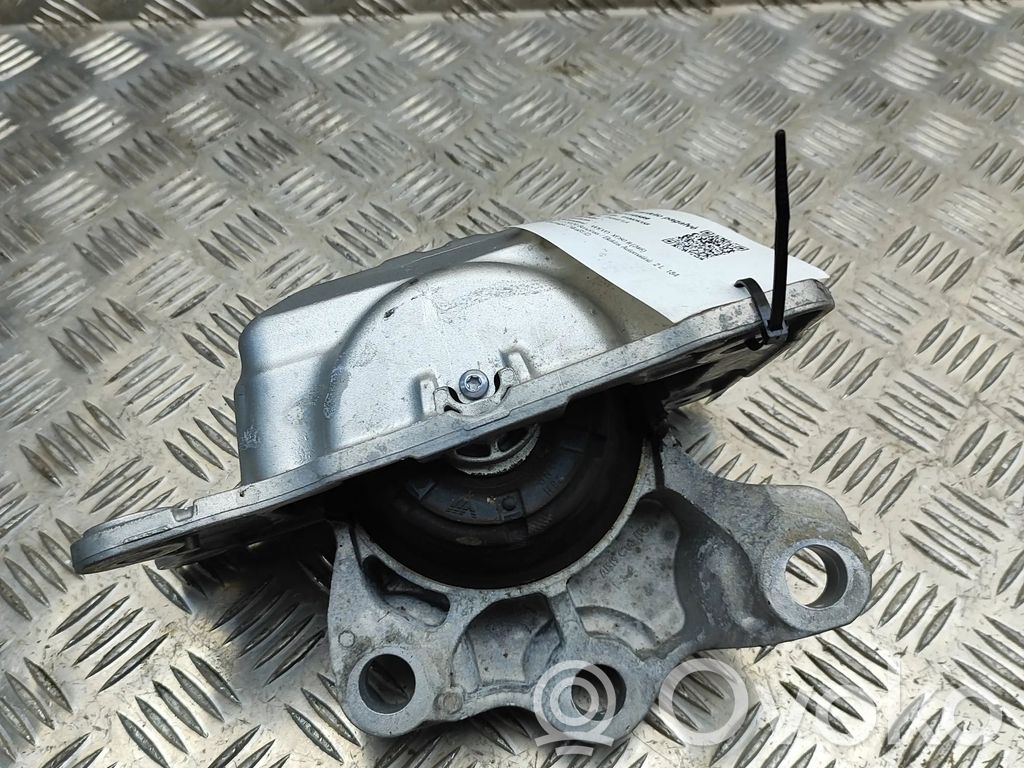 Volvo XC60 Engine mount bracket 