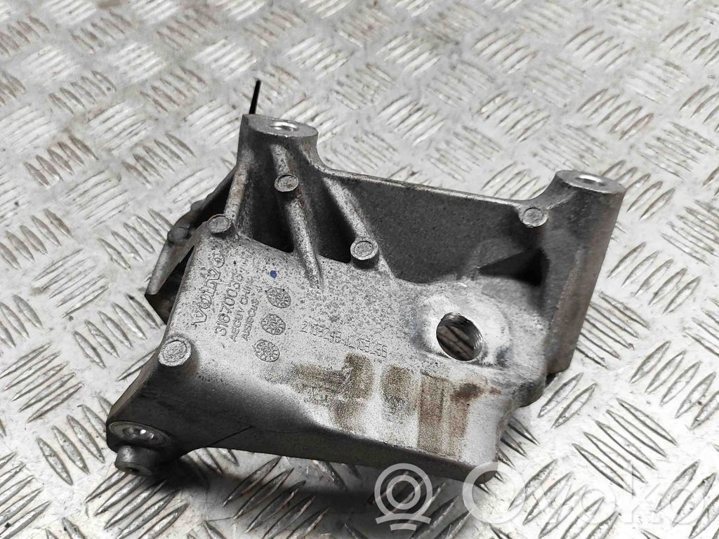 Volvo V60 Engine mounting bracket 