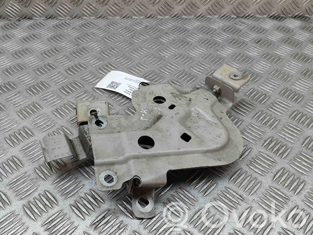 Fender mounting bracket   4KE821433,4KE821469,4KE821149,4KE821471