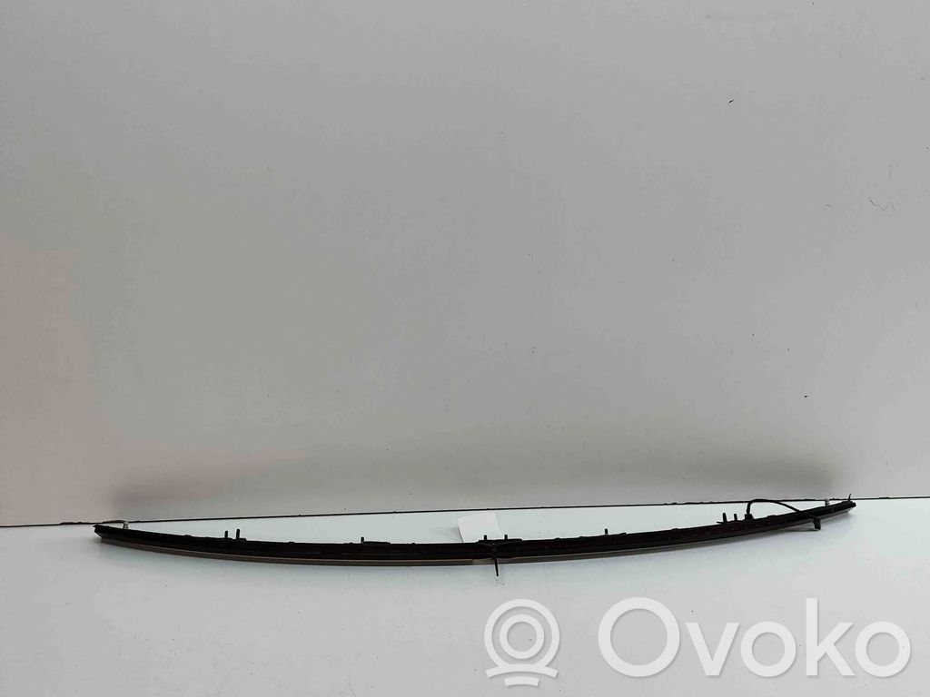 Troisième feu stop   8W8945097