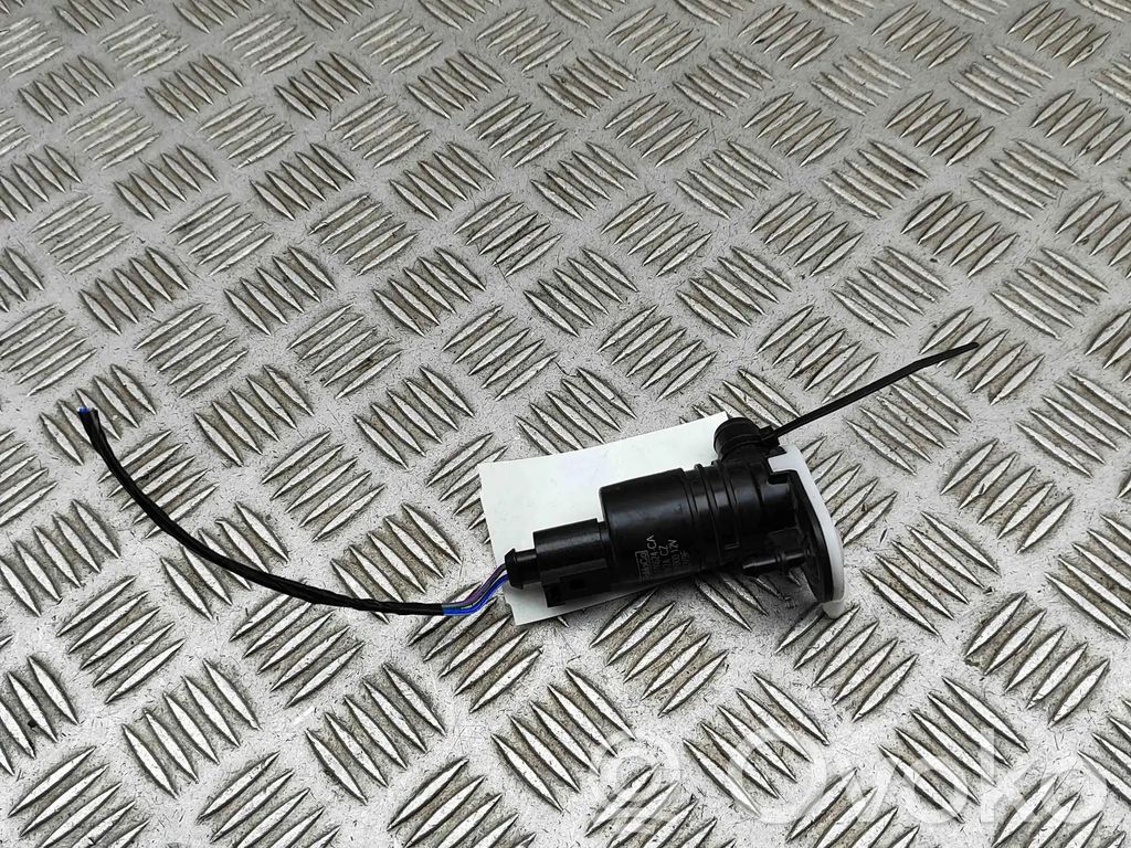 Ford Kuga III Windscreen/windshield washer pump 