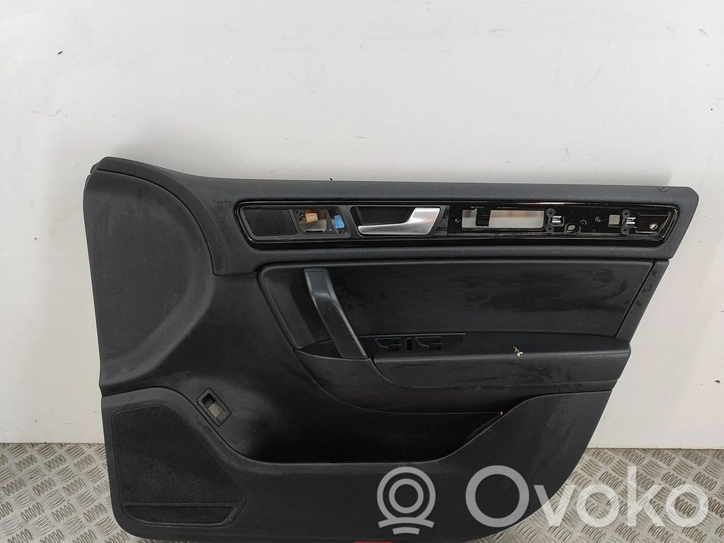 Volkswagen Touareg II Boczki / Poszycie drzwi przednich 