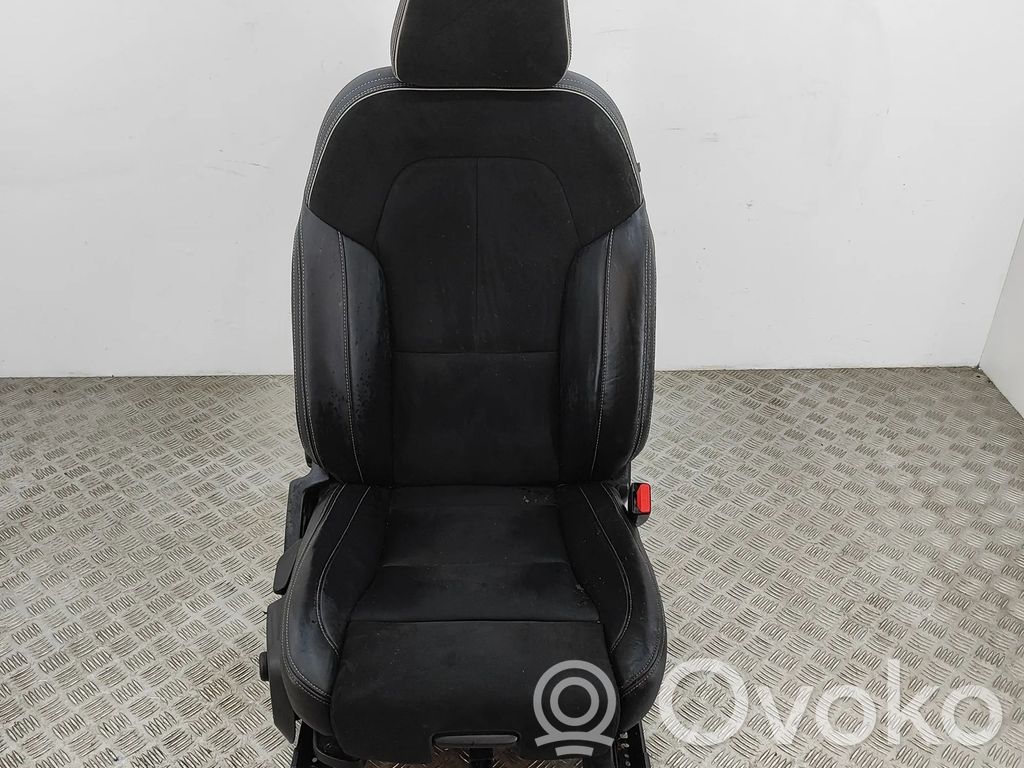 Volvo XC40 Etumatkustajan istuin 