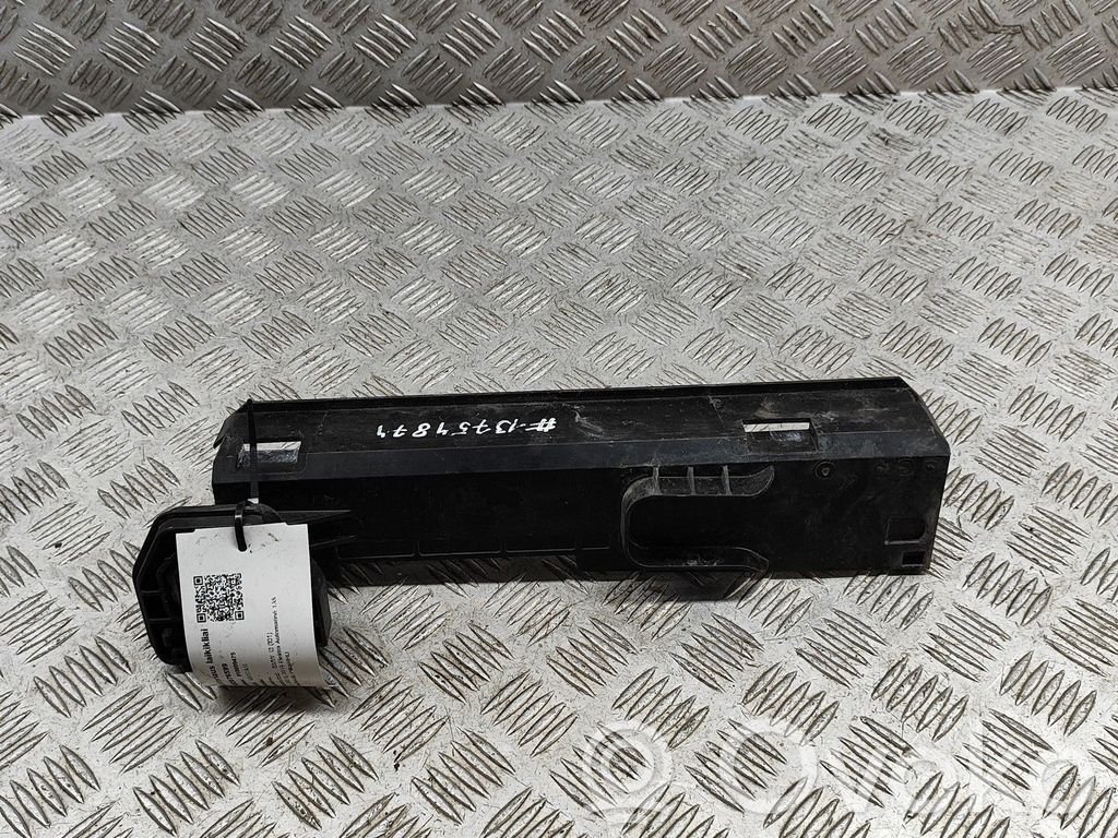 BMW i3 Support, fixation radiateur 