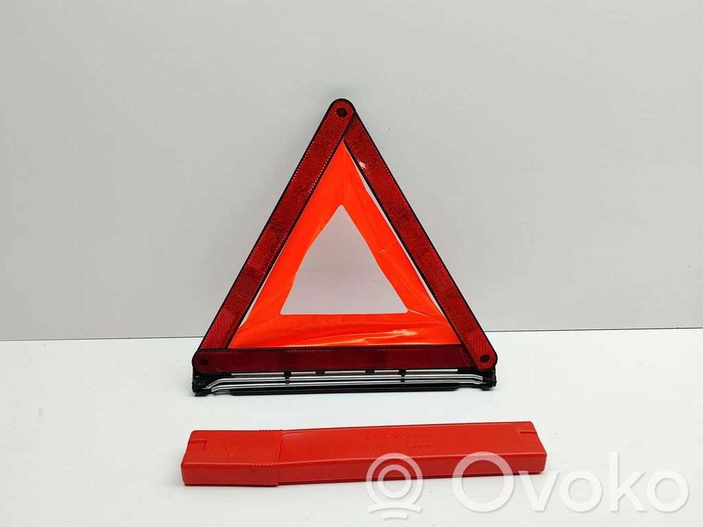 Audi A4 S4 B5 8D Caja de herramientas 