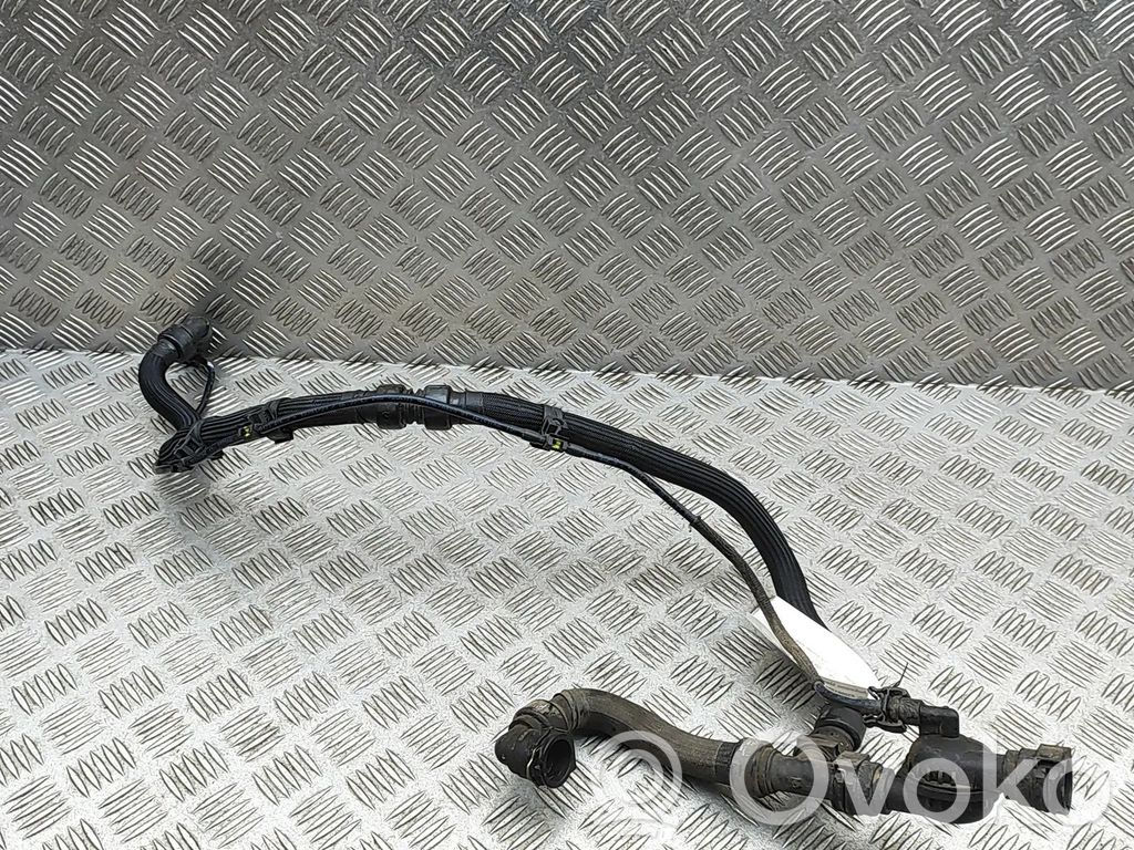 Peugeot 3008 II Engine coolant pipe/hose 
