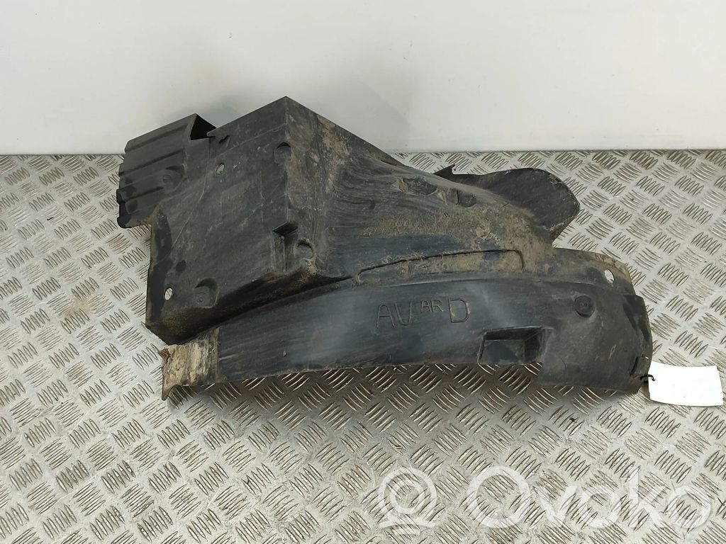 Opel Vivaro Nadkole przednie 