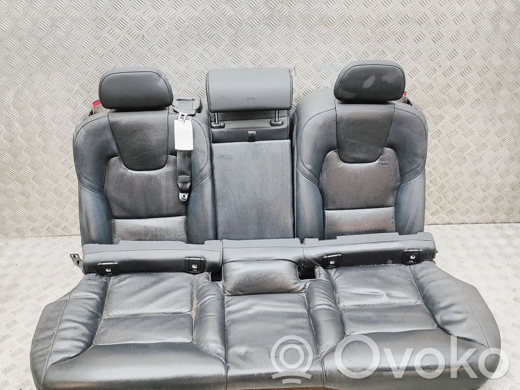 Volvo S90, V90 Takaistuin 