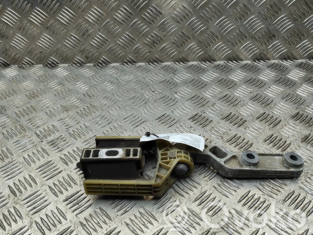 Volvo V60 Engine mount bracket 