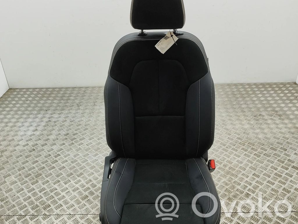 Volvo XC40 Etumatkustajan istuin 