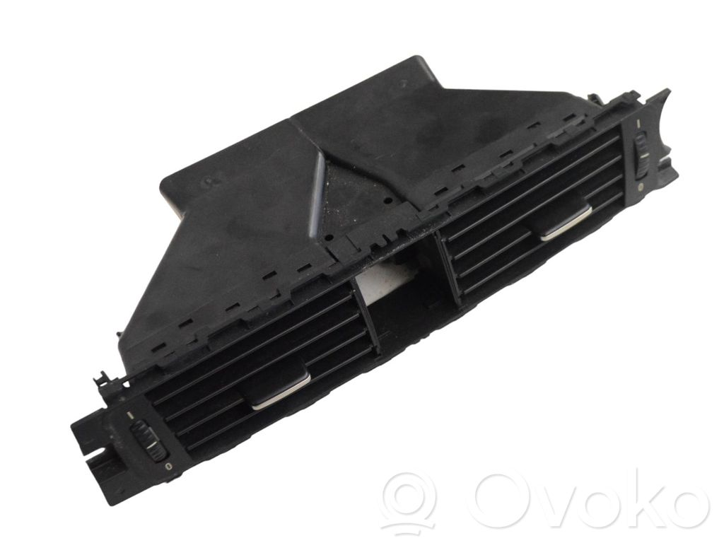 BMW 3 E92 E93 Lango oro grotelės 
