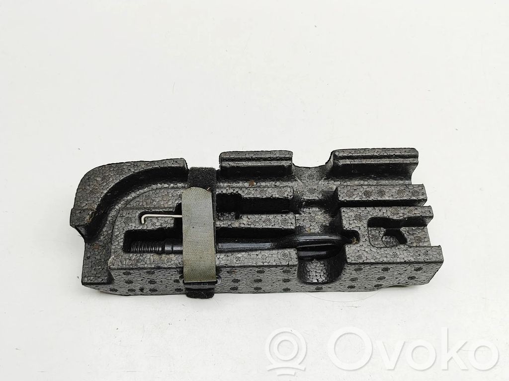 Volkswagen Caddy Towing hook eye 