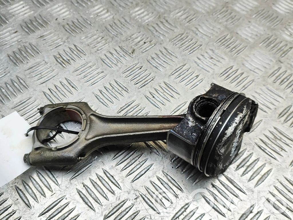 BMW 2 F45 Pistón 