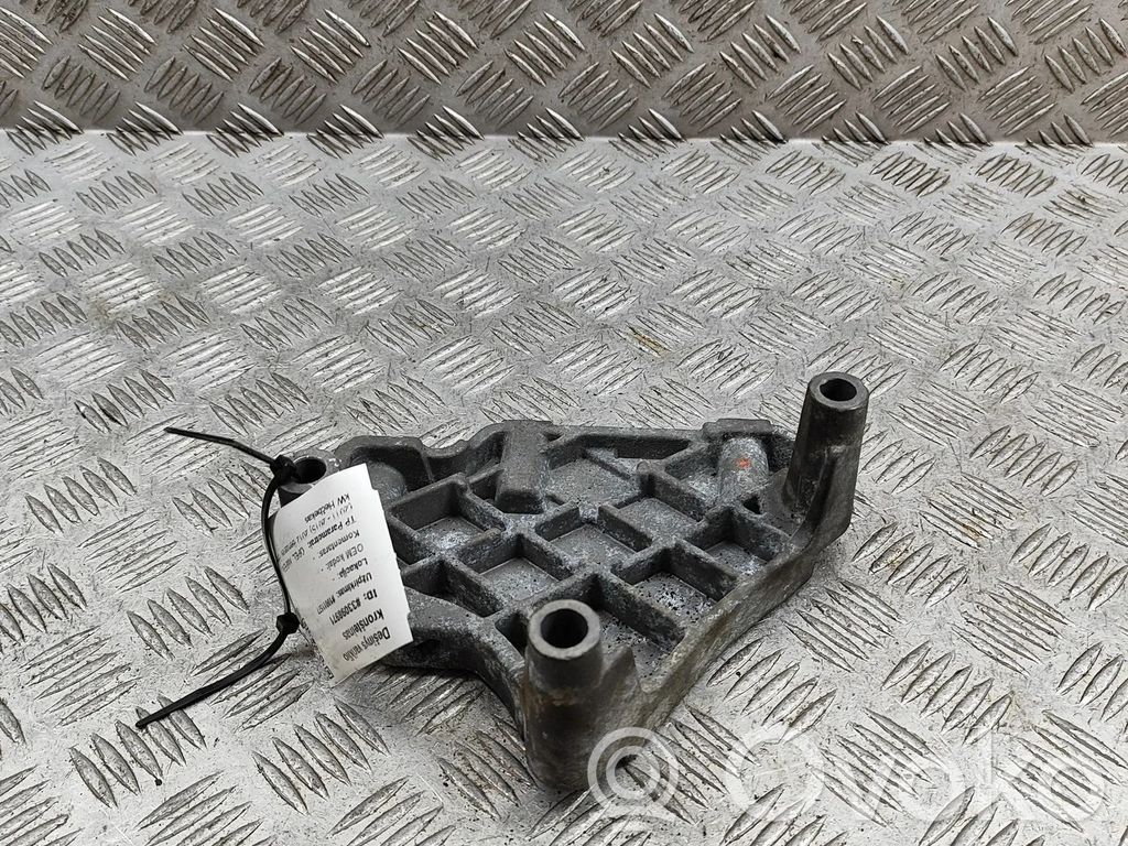 Opel Ampera Engine mounting bracket 