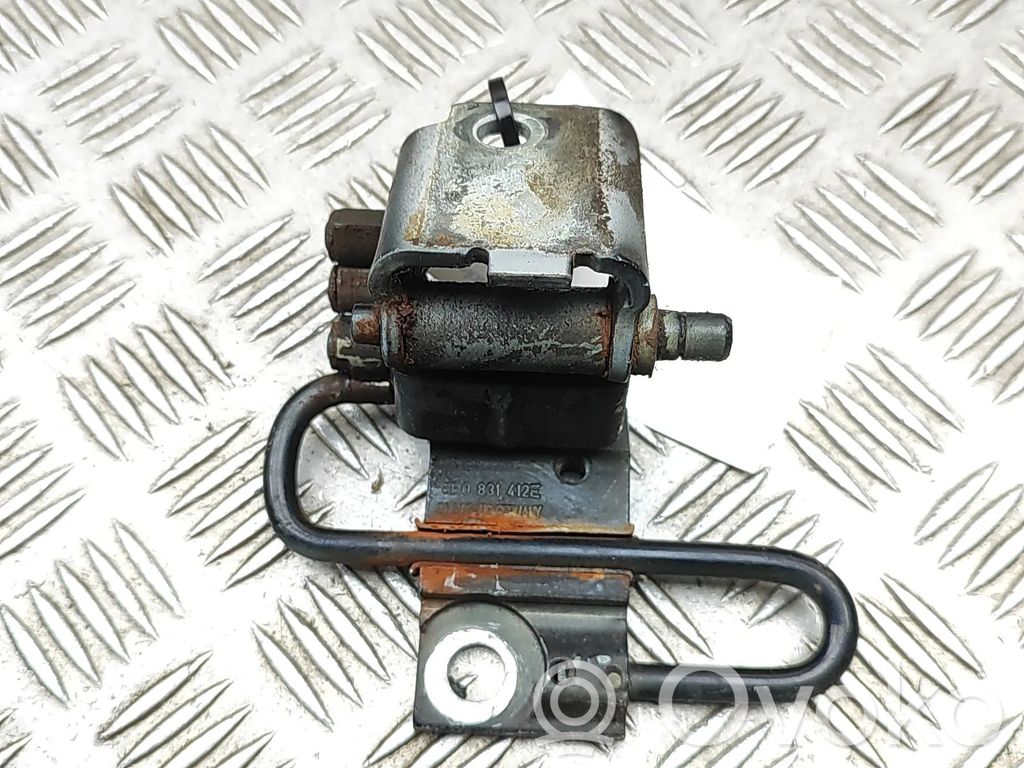 Audi Q7 4L Front door upper hinge 