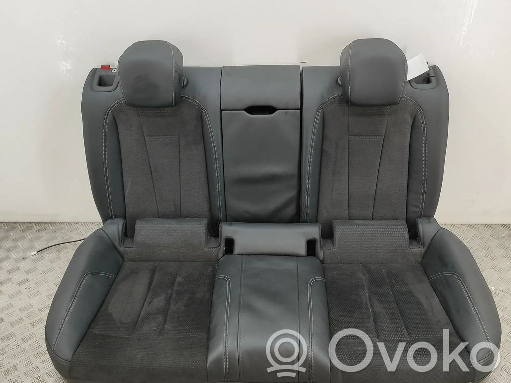 Asiento trasero   8W6885403AM