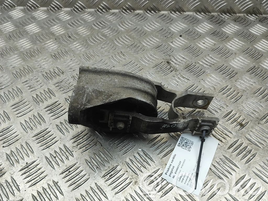 Volvo V60 Engine mount bracket 