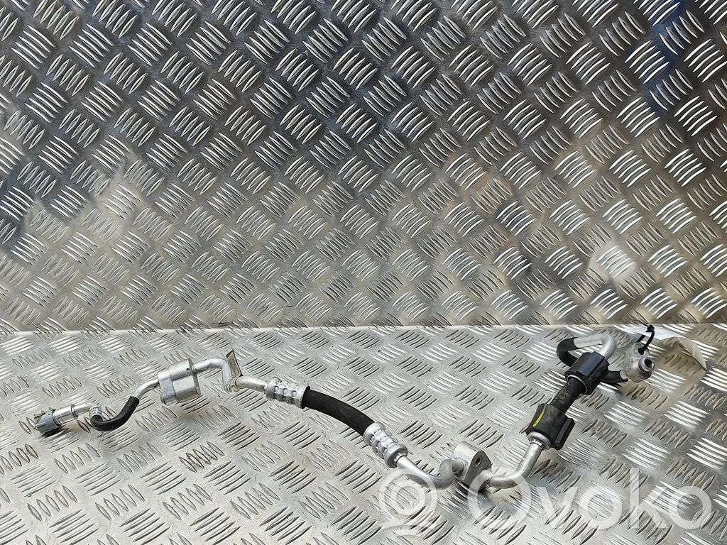Ilmastointilaitteen putki (A/C)   4KE816750B,4KE816706C