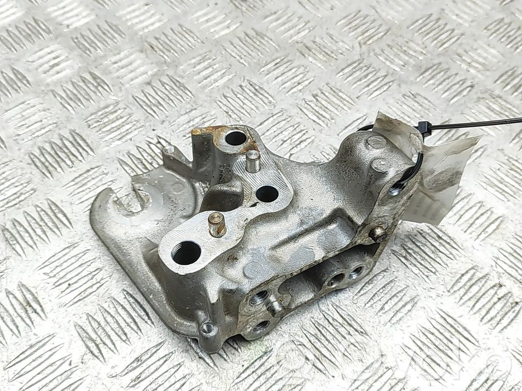 Opel Vivaro Engine mounting bracket 