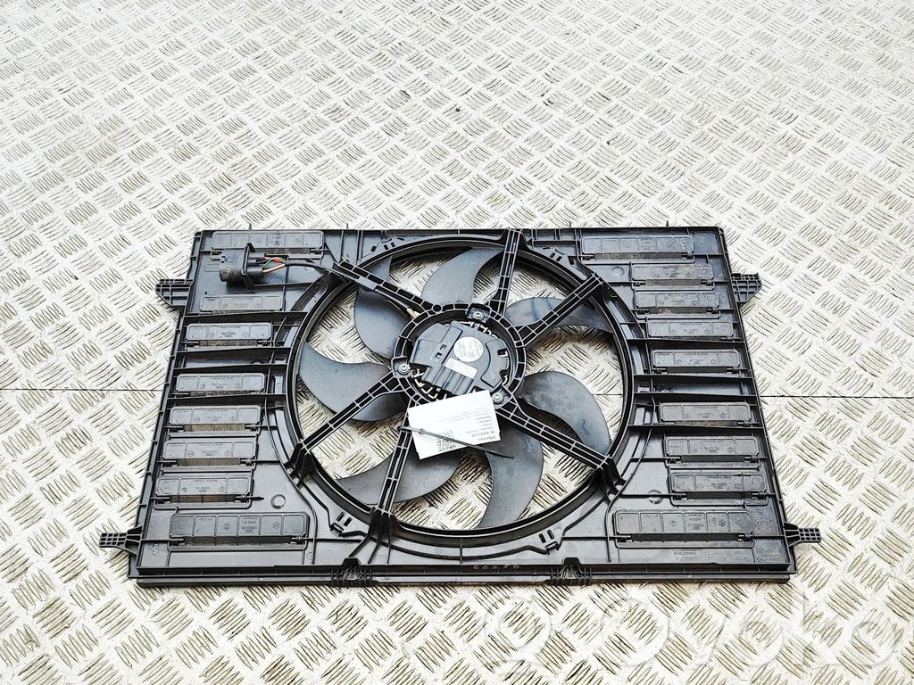 Audi A4 S4 B9 8W Suport ventilator radiator 