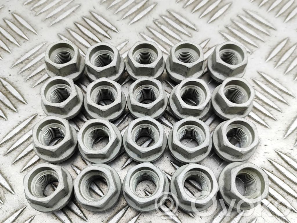 Mutterit/pultit   102700200B