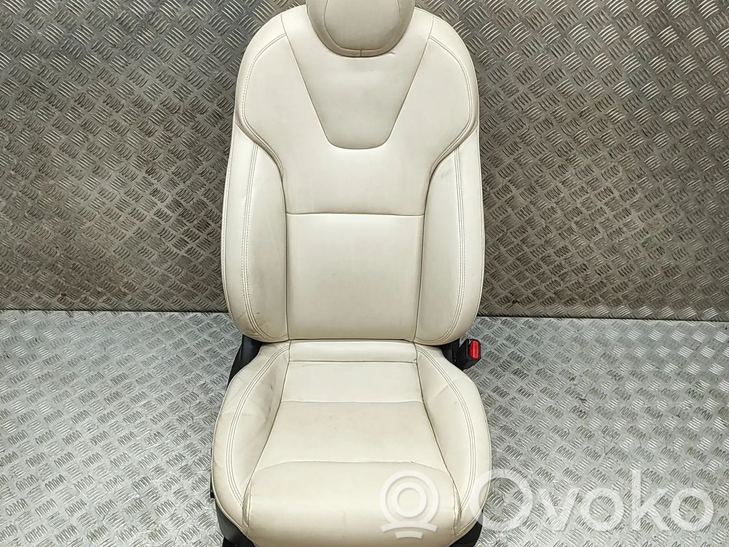 Tesla Model X Beifahrersitz 