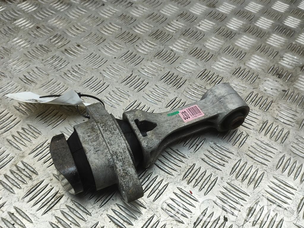 KIA Xceed Engine mount bracket 