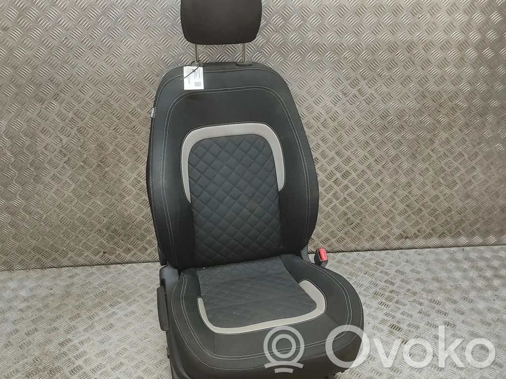 Etumatkustajan istuin   88204A2050AUT