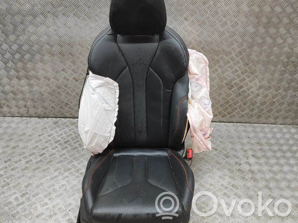 Skoda Enyaq iV Etumatkustajan istuin 