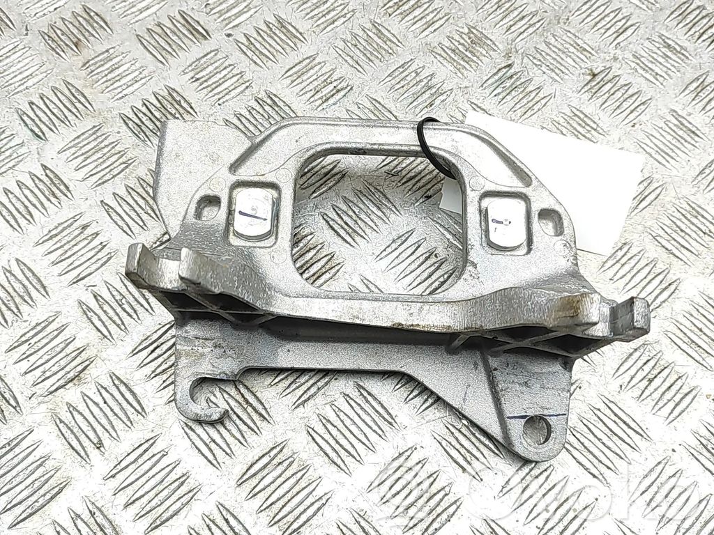 Engine mounting bracket   112533243R