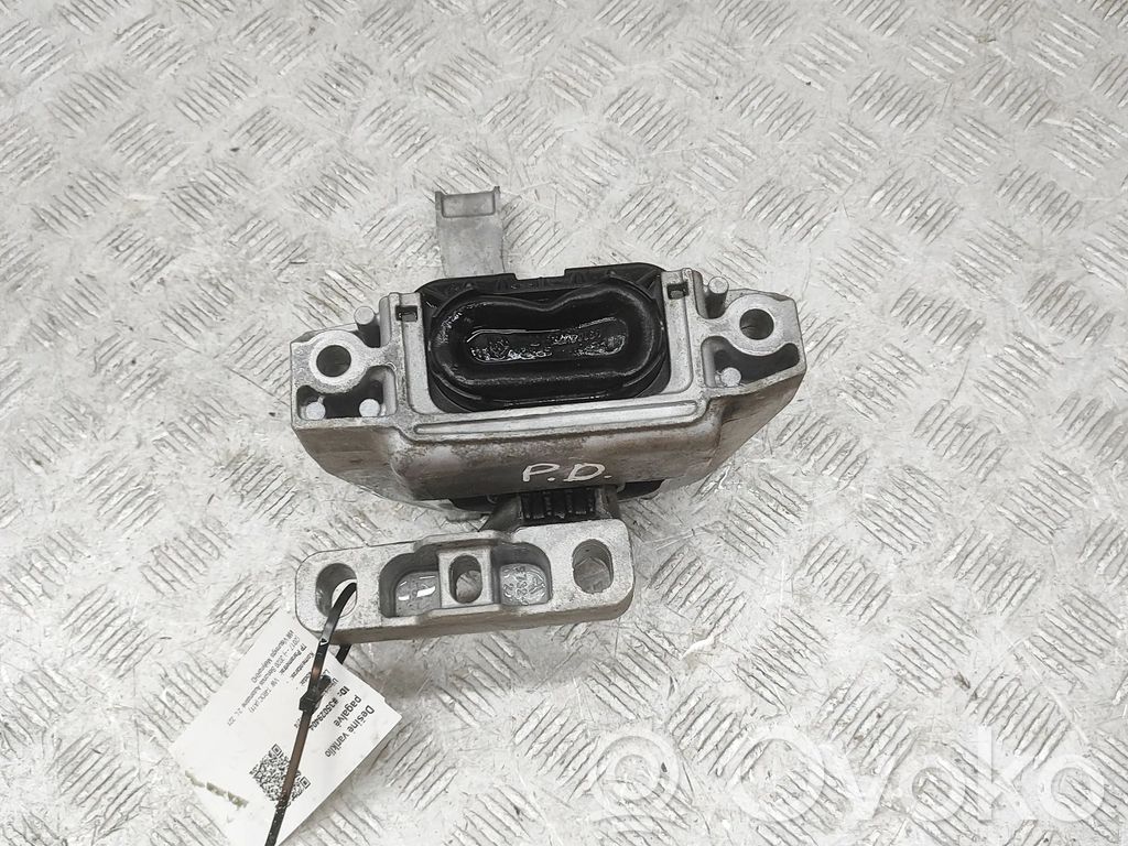 Volkswagen T-Roc Engine mount bracket 
