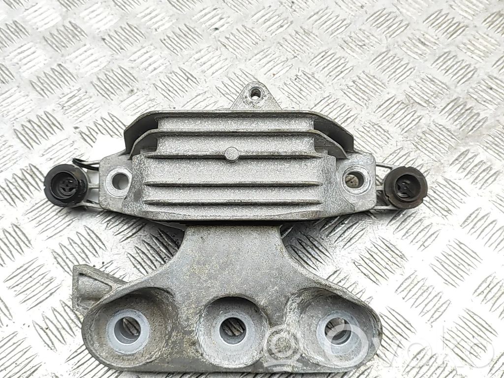 Opel Insignia B Engine mount bracket 