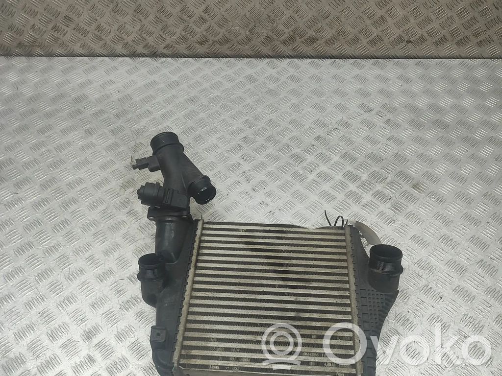 Audi Q7 4M Interkūlerio radiatorius 
