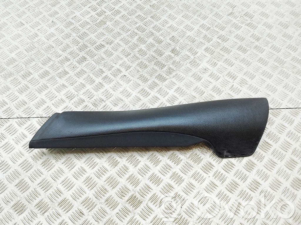 Volvo XC60 Rivestimento inferiore laterale del sedile posteriore 