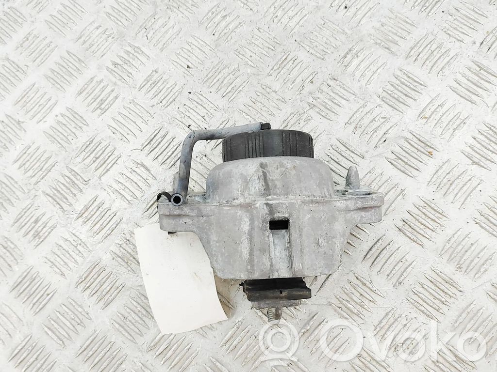 Jaguar XE Engine mount bracket 