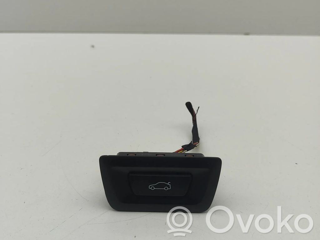 BMW X2 U10 Botón interruptor de maletero abierto 