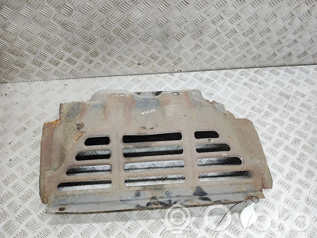Mitsubishi L200 Placa protectora/protector antisalpicaduras motor