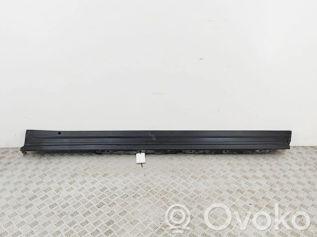Toyota bZ4X Próg 