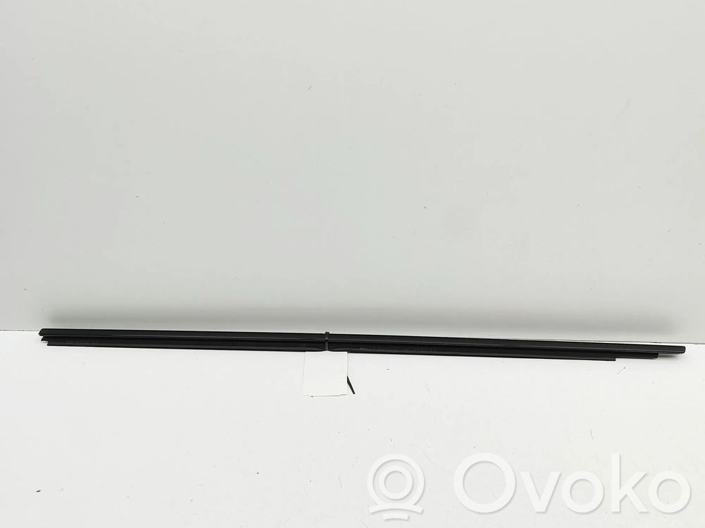 Listwa / Uszczelka szyby drzwi   8MA837475A