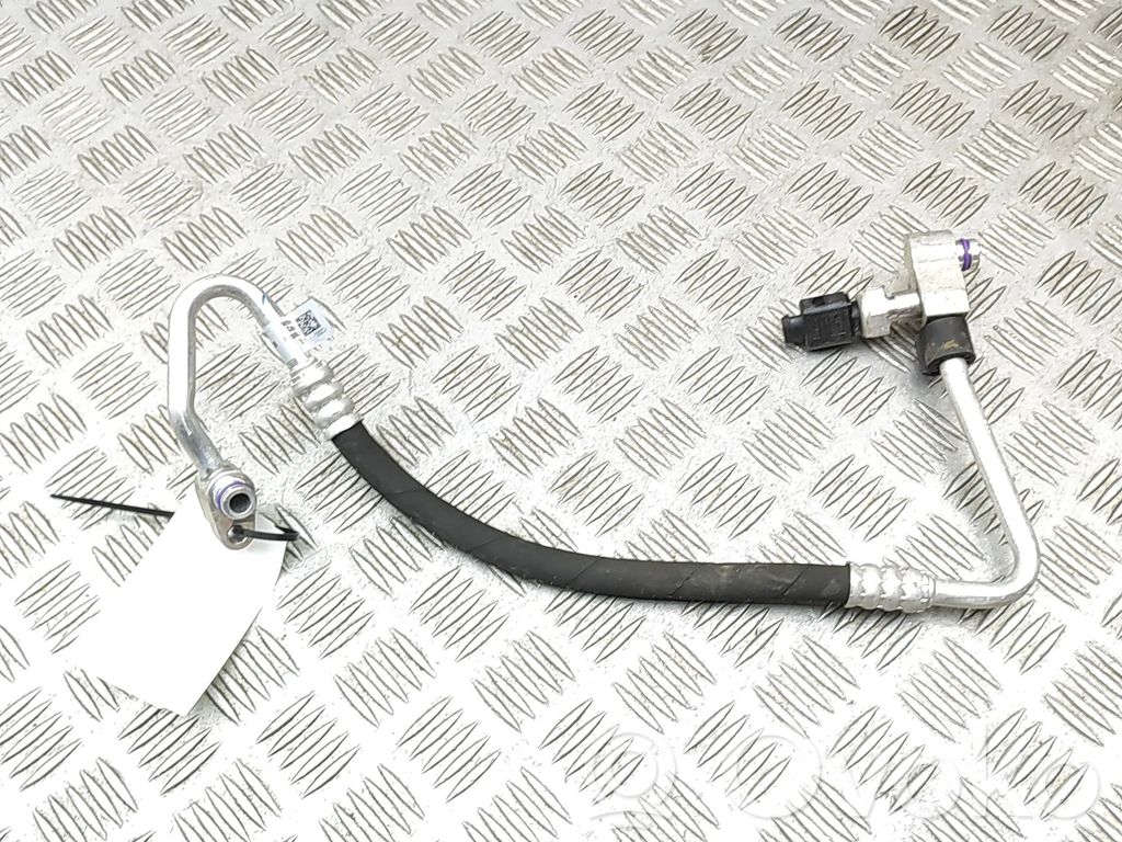 Ilmastointilaitteen putki (A/C)   8MA816721T