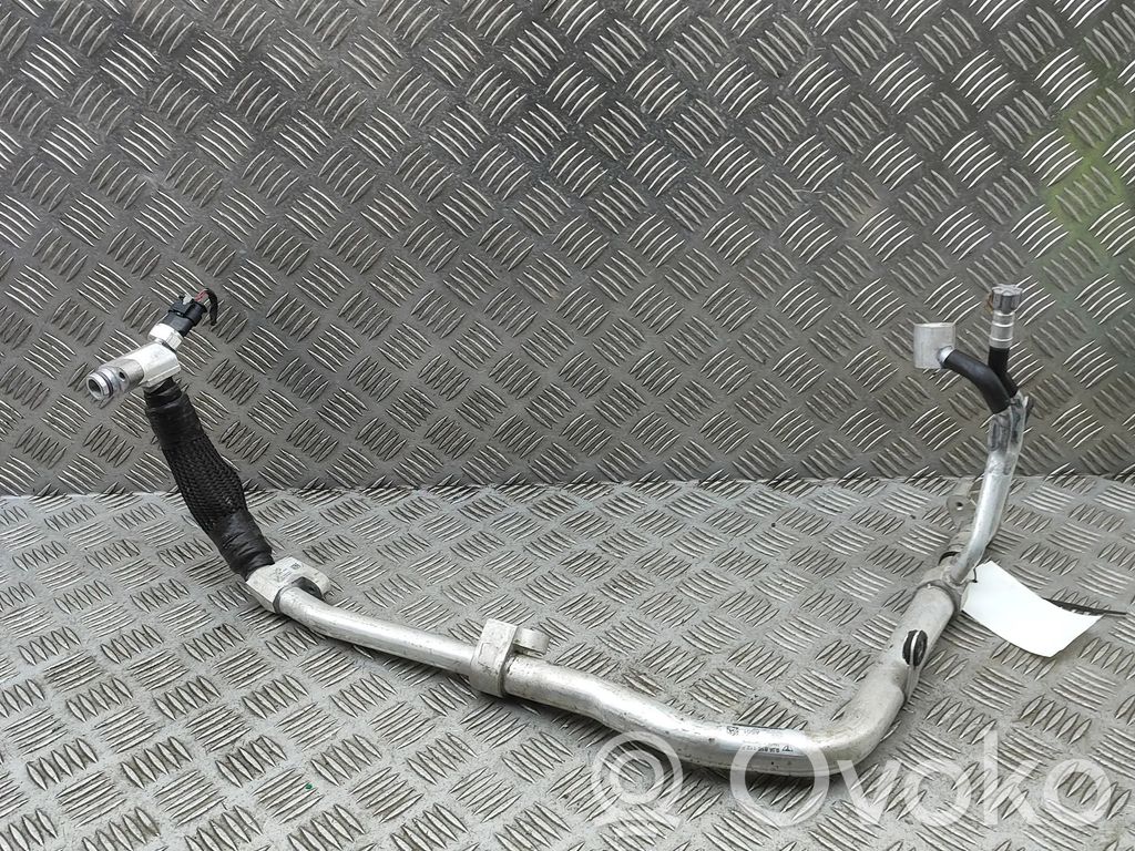 Porsche Taycan 9J1 Ilmastointilaitteen putki (A/C) 